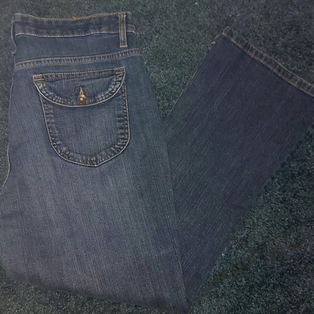 Women's petite jeans 28" inseam.